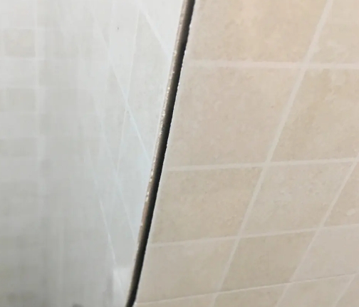 蚌埠瓷砖空鼓维修公司分享阳台瓷砖脱落的修复过程可以分为以下几个步骤