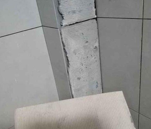 蚌埠瓷砖空鼓维修公司分享下厨房瓷砖脱落的补救措施。